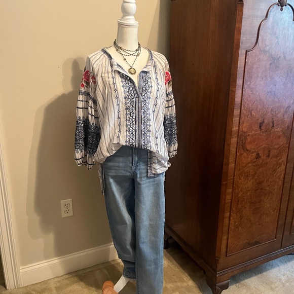 Johnny Was Blue and Soft white Tunic - Picture 2 of 7